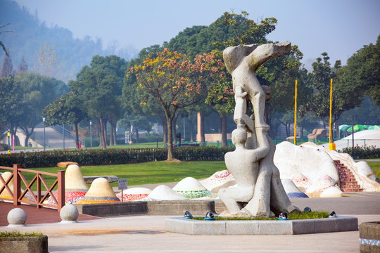 月湖雕塑公园人物石雕