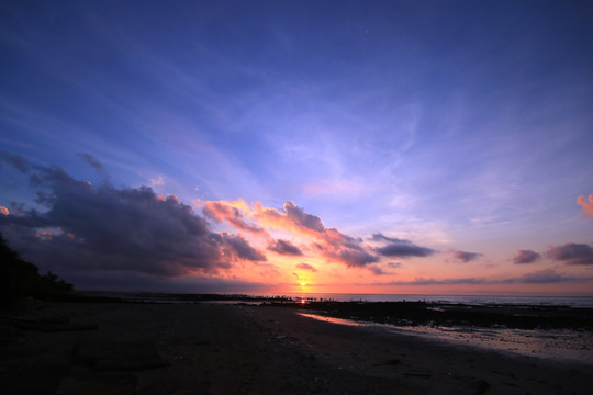 海上日出