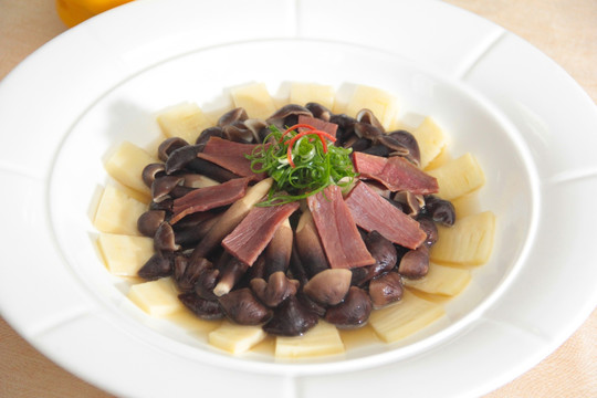 火腿蒸鸡枞菌