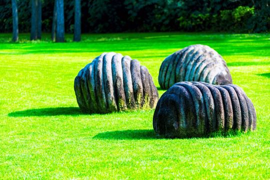 月湖雕塑公园蜗牛石雕