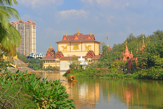 曼听公园 傣王宫 御花园水景