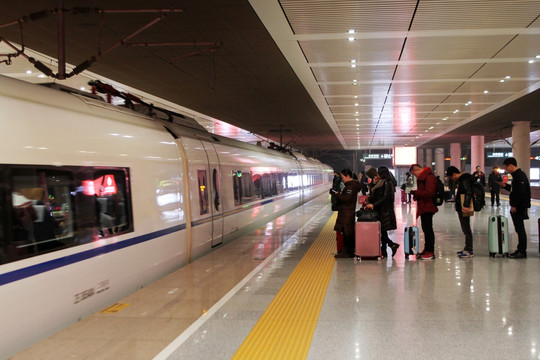 南京南站 高铁列车