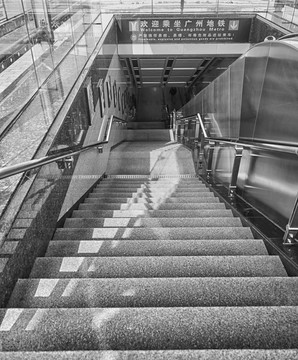 地铁出入口步行楼梯通道扶手