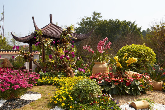 中式园林景观鲜花木制亭子