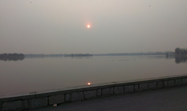 昏暗的天空