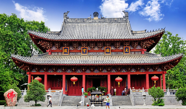白马寺中的大雄宝殿景观