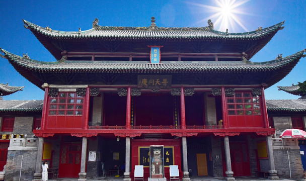 阳光下的古建筑摄影