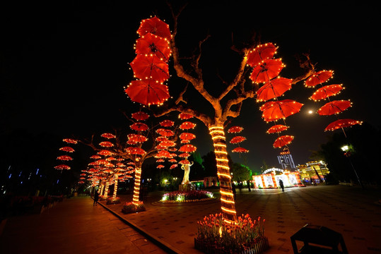 兰溪市中洲公园夜景 红伞霓虹灯