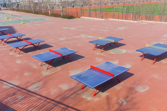 校园乒乓球场