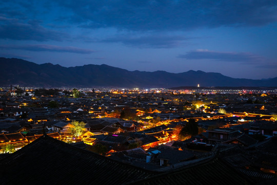 西藏城市夜景