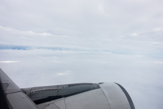 天空之间飞机