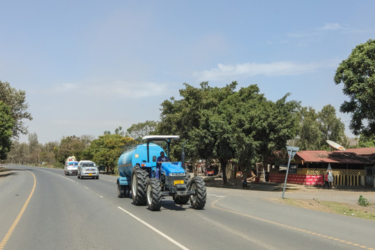 坦桑尼亚道路 车辆 汽车 土路