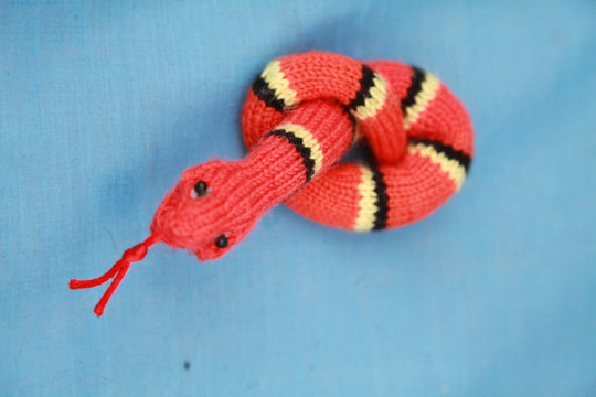 毛线编织饰品蛇
