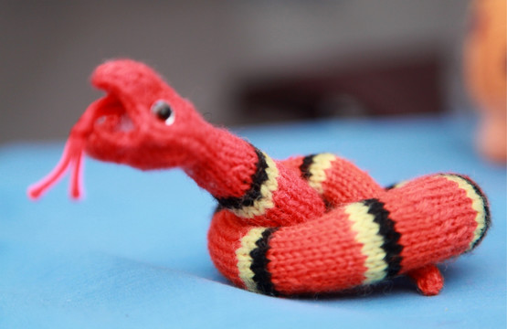 毛线编织饰品蛇