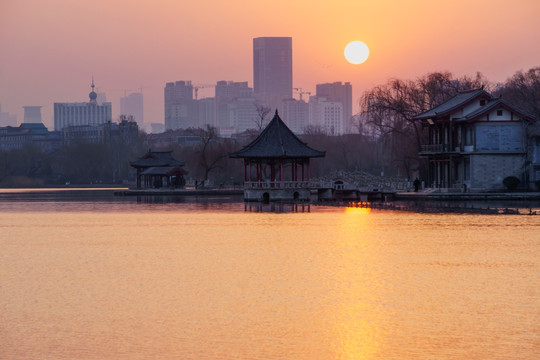 大明湖日出