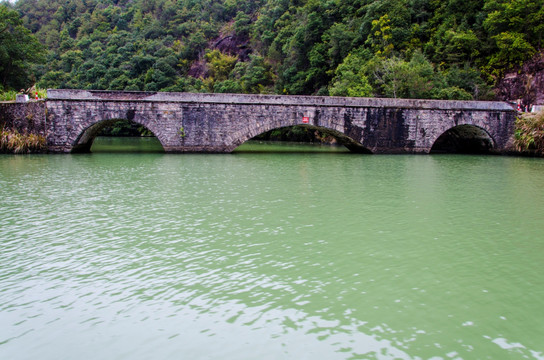 河谷