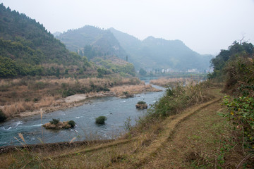 秋冬河水