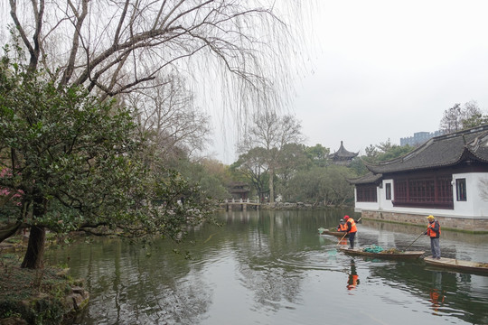 水上环卫工人