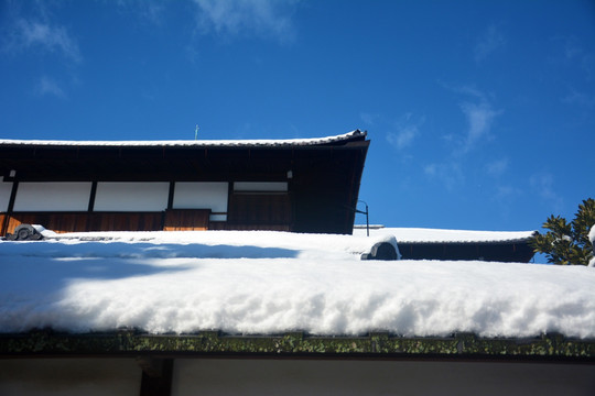 屋顶 雪 瓦片