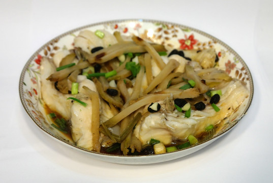 冲菜豆豉清蒸草鱼