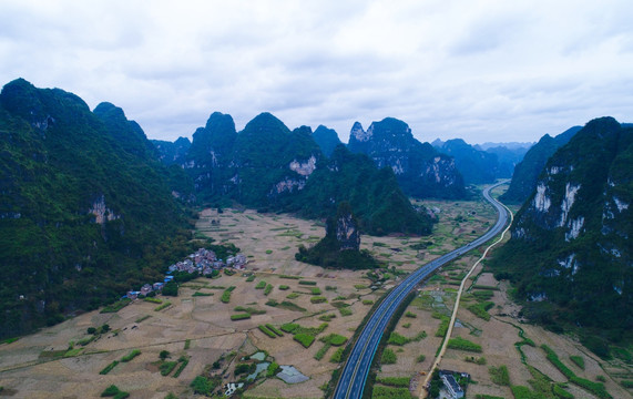 高速公路 山间公路