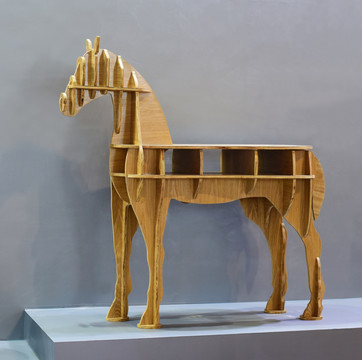 马造型的拼合式木柜