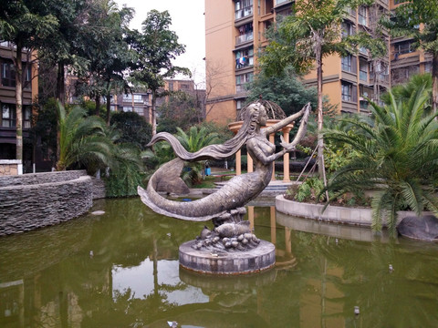 美人鱼喷泉铜像