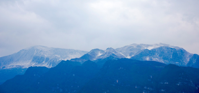 雪岭