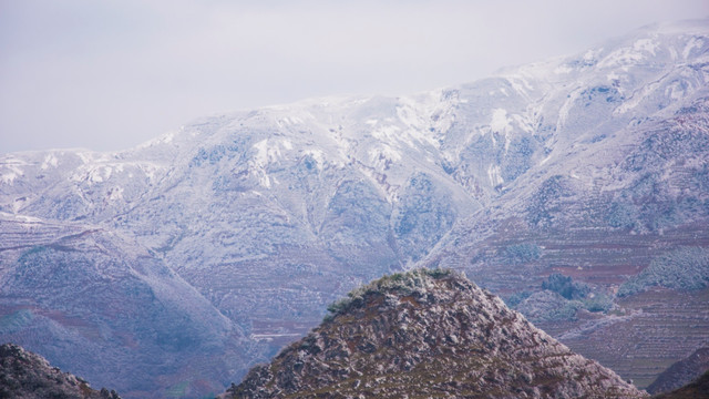 雪山 丘陵