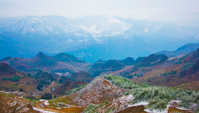 丘陵 春雪