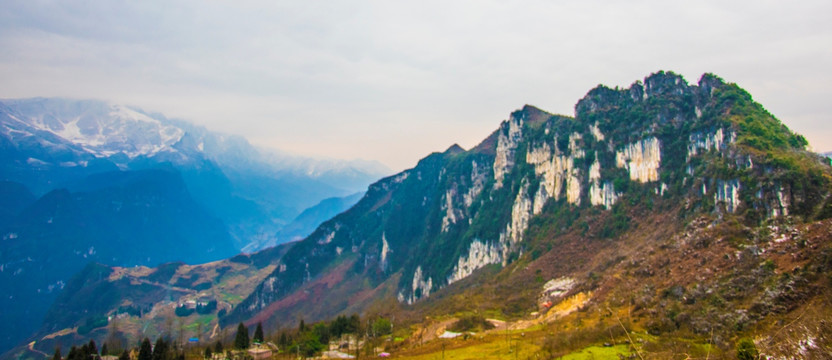 山峰 白岩