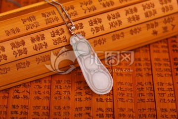 翡翠吊坠图片