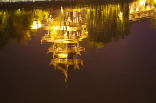 水岸夜景