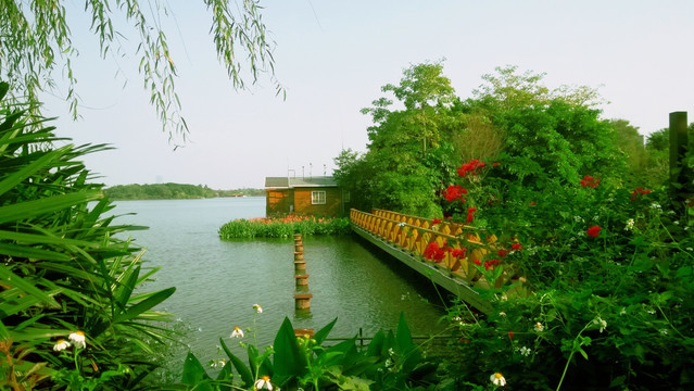 湖边小屋美景