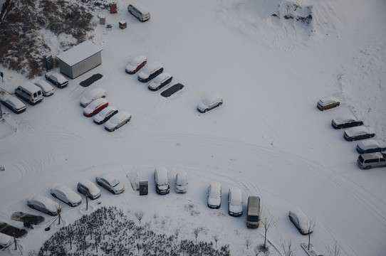 雪后俯拍的景色