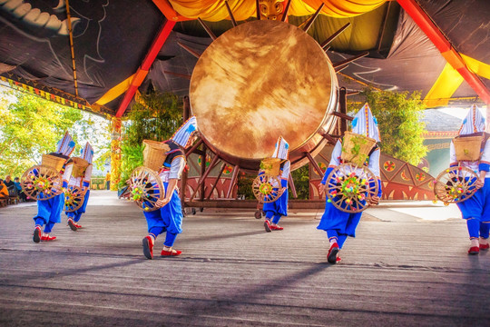 基诺山寨民族歌舞表演