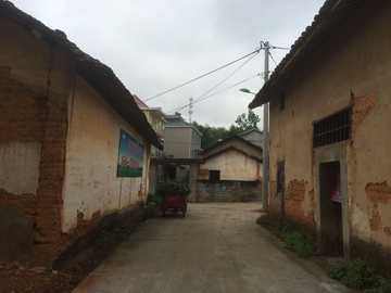 偏远山村 