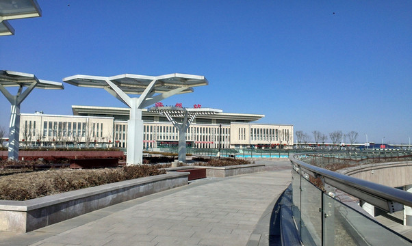 蓝天下的滨州火车站