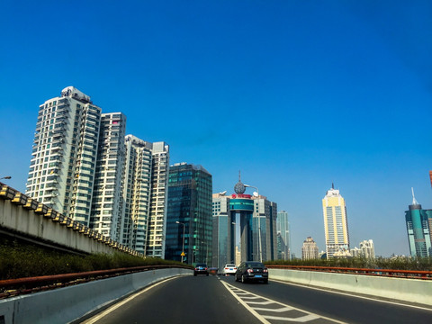 高速发展的都市高架交通