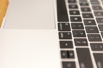 笔记本电脑 键盘 银色 黑色