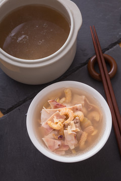 海鲜猪骨汤