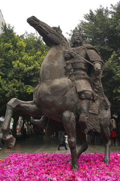 桓温塑像