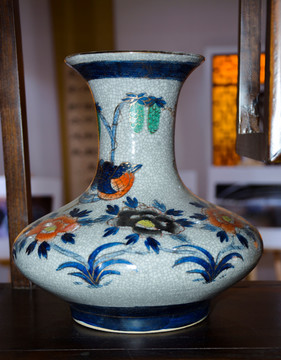 文物瓷花瓶