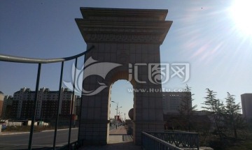 蓝色天空下的塔桥