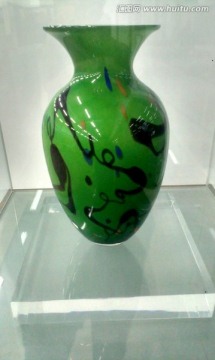绿色瓷瓶