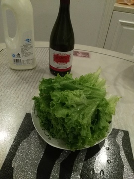 生菜 红酒