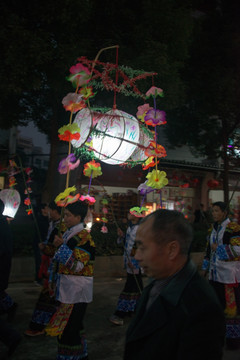 岑巩花灯出游