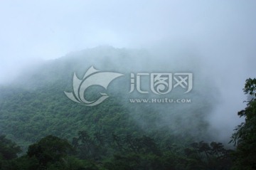山顶浓雾白云
