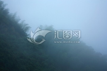 高山浓雾山顶白云