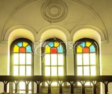 教堂窗户的光